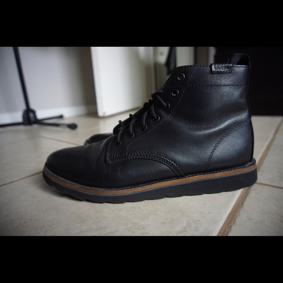 vans sahara boot black